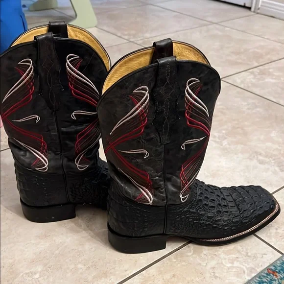 Cavender’s black and red cowboy boots - Picture 1 of 8